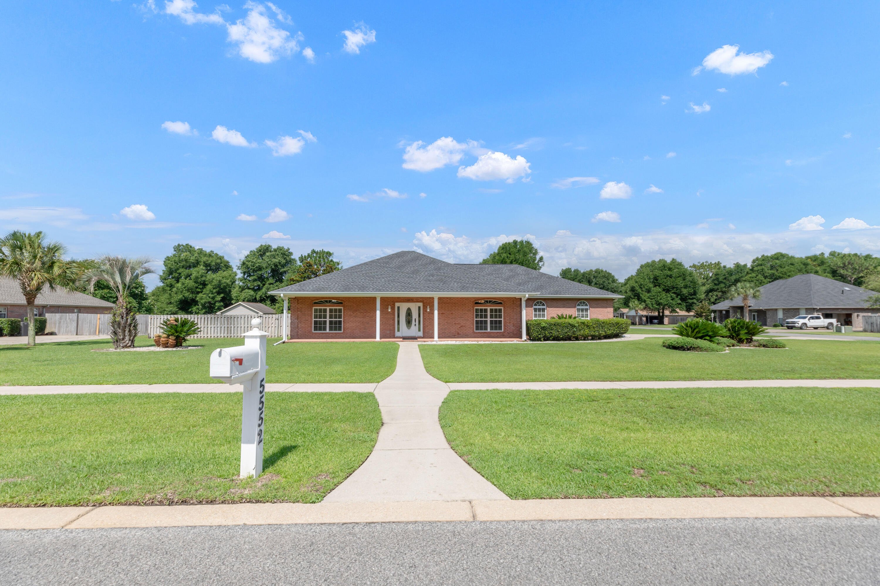 5552 Frontier Drive Crestview, FL 32536 - Photo 2 of 44 147A0091