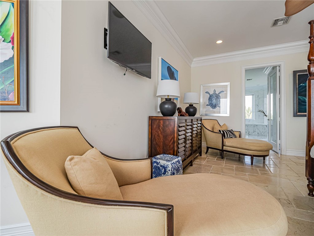 2250 Sanderling Lane Vero Beach, FL 32963 - Photo 17 of 36 a living room with furniture and a flat screen tv