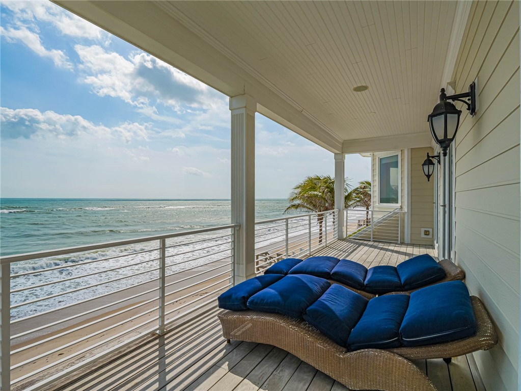 2250 Sanderling Lane Vero Beach, FL 32963 - Photo 29 of 36 a view of balcony with furniture