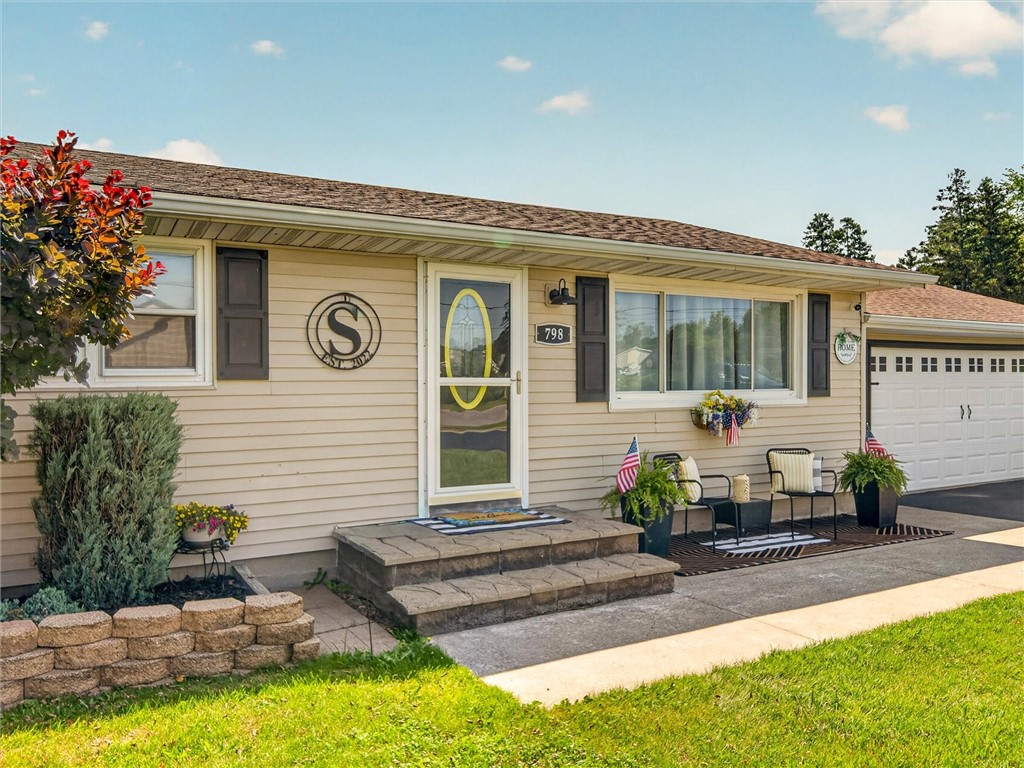 798 Flynn Road Greece, NY 14612 - Photo 3 of 48