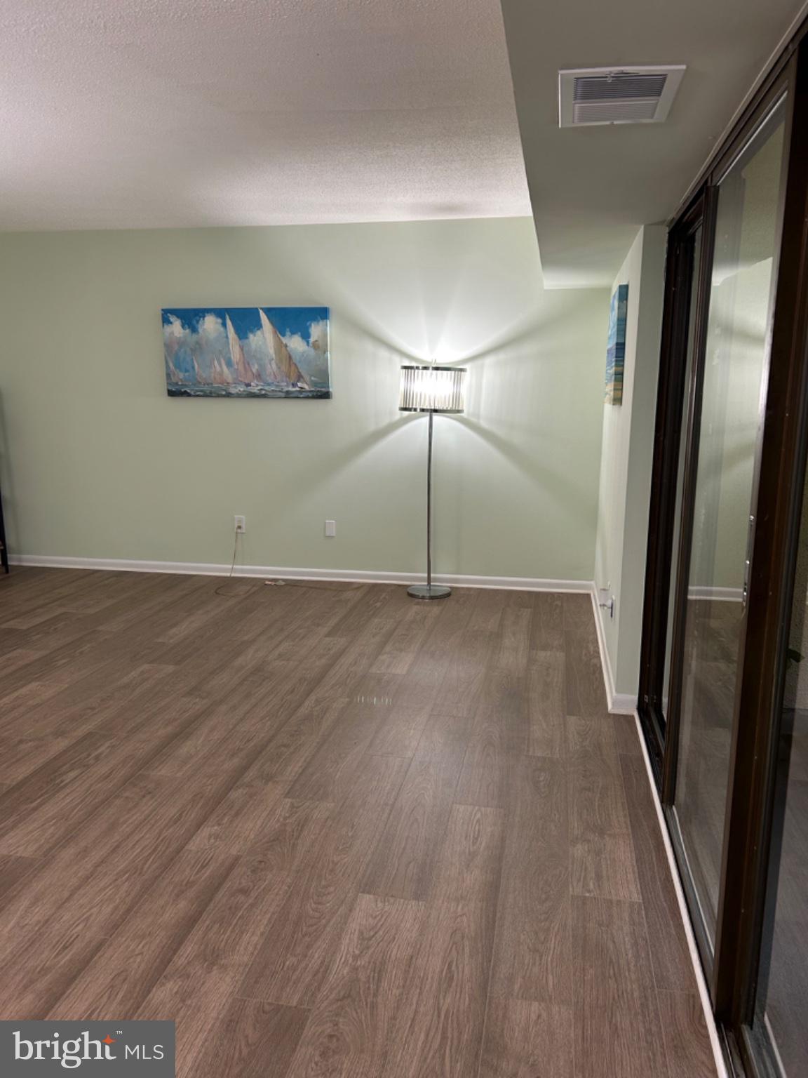 11609 Stoneview Square, Unit 11C Reston, VA 20191 - Photo 18 of 30 Spacious room with serene ambiance.
