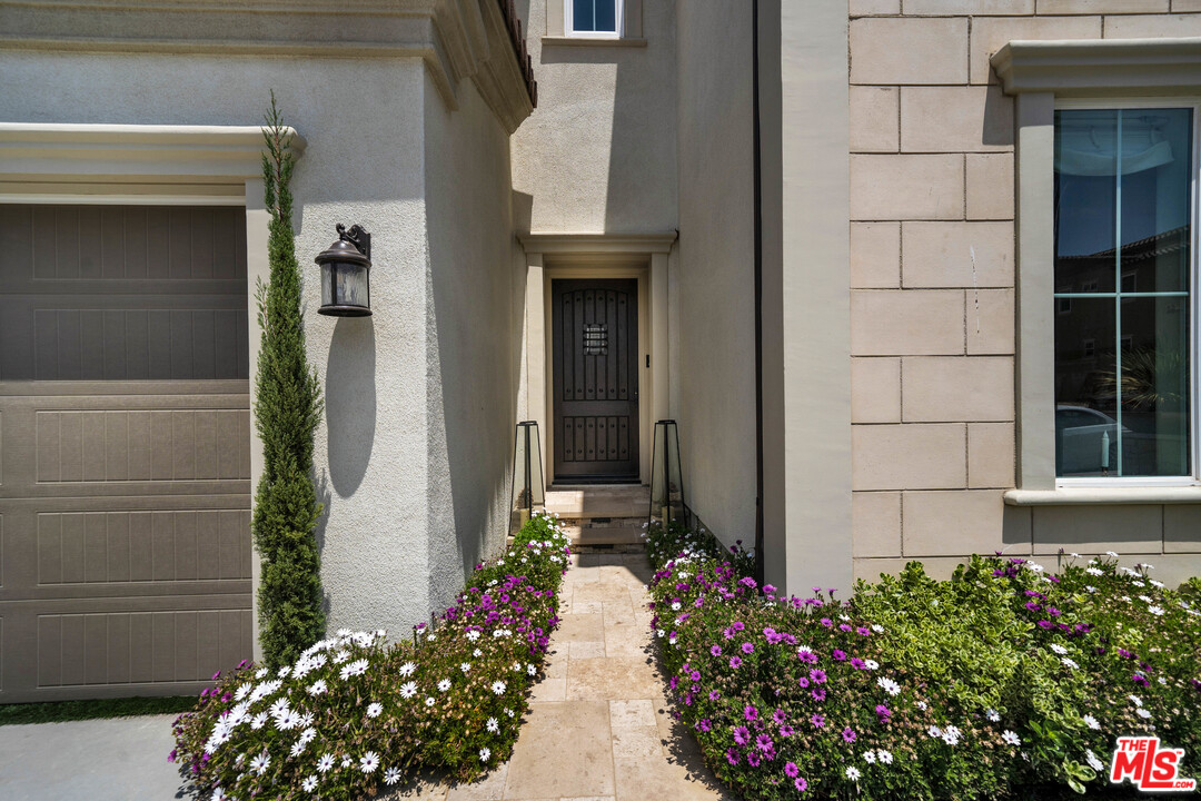 20607 Bluebird Court Porter Ranch, CA 91326 - Photo 2 of 38 Gallery Image 2