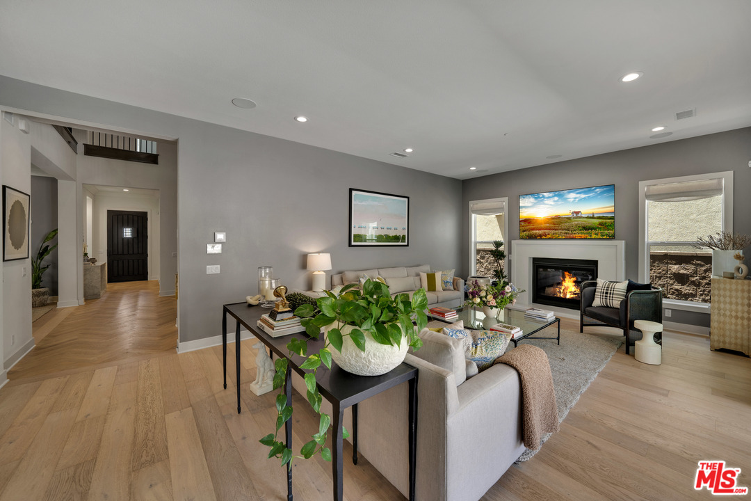 20607 Bluebird Court Porter Ranch, CA 91326 - Photo 13 of 38 Gallery Image 13