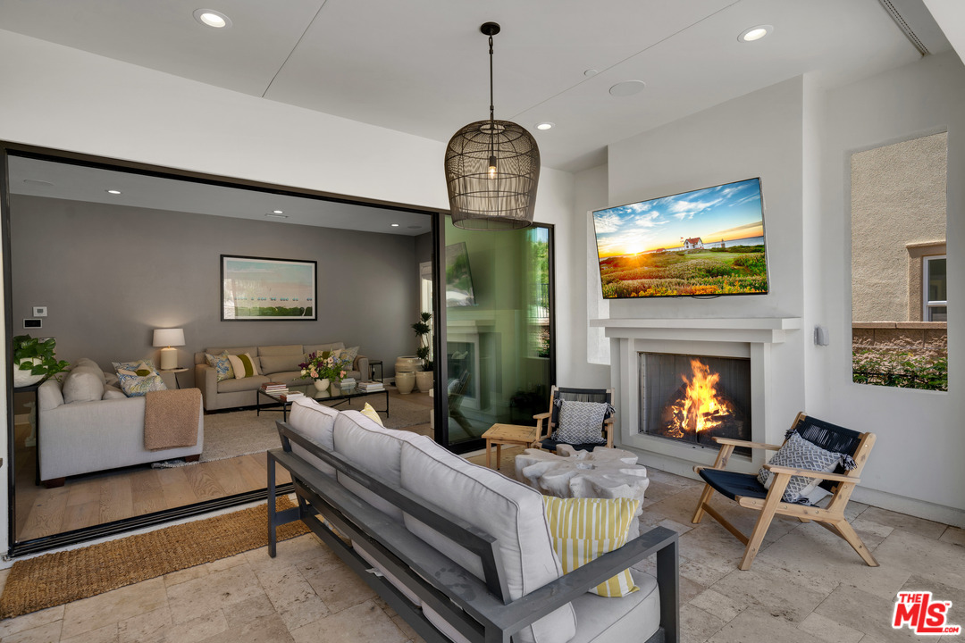 20607 Bluebird Court Porter Ranch, CA 91326 - Photo 16 of 38 Gallery Image 16