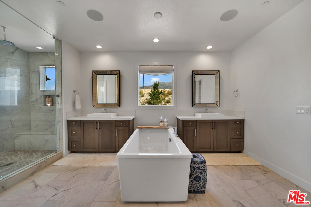 20607 Bluebird Court Porter Ranch, CA 91326 - Photo 22 of 38 Gallery Image 22