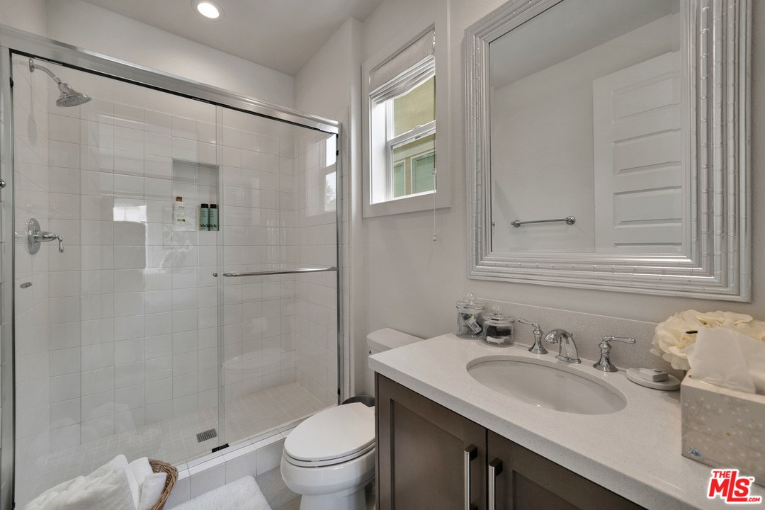 20607 Bluebird Court Porter Ranch, CA 91326 - Photo 27 of 38 Gallery Image 27