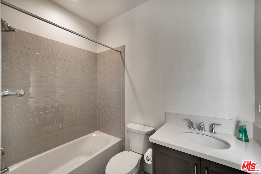 20607 Bluebird Court Porter Ranch, CA 91326 - Photo 28 of 38 Gallery Image 28