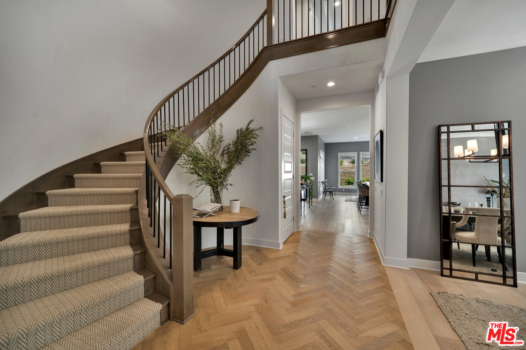 20607 Bluebird Court Porter Ranch, CA 91326 - Photo 4 of 38 Gallery Image 4