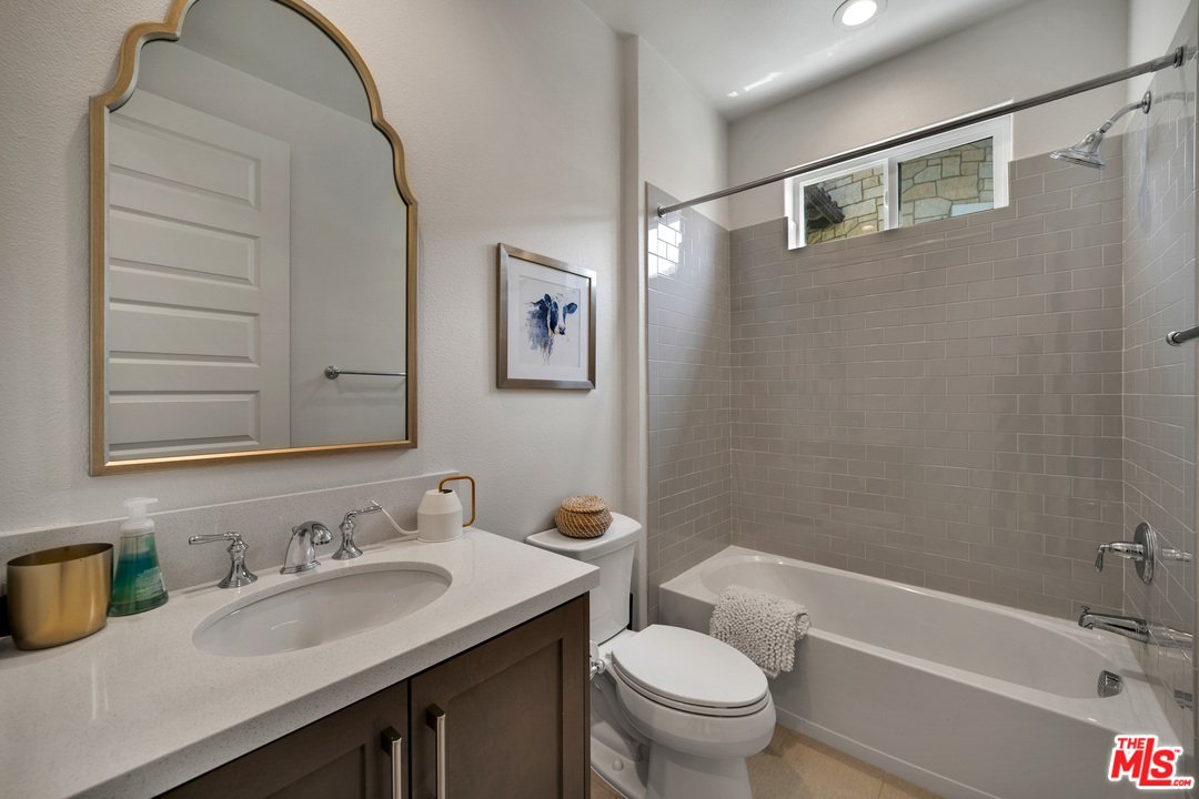 20607 Bluebird Court Porter Ranch, CA 91326 - Photo 31 of 38 Gallery Image 31