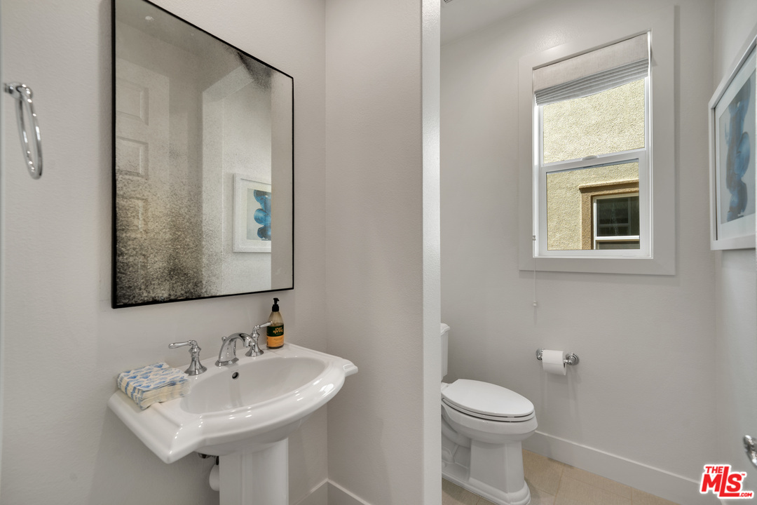 20607 Bluebird Court Porter Ranch, CA 91326 - Photo 32 of 38 Gallery Image 32