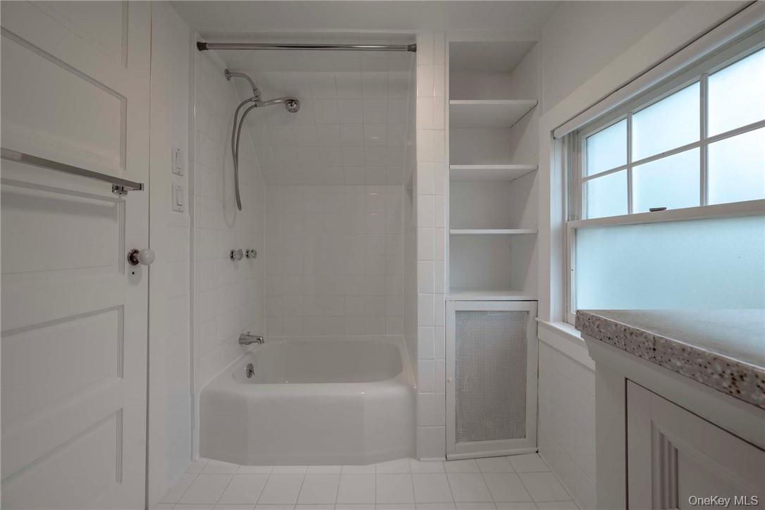 62 Summit Avenue Bronxville, NY 10708 - Photo 22 of 24 Third Floor full Bath