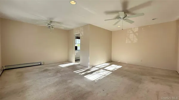 $2,400 | 3 Anchorage Lane, Unit 8B, Oyster Bay, NY 11771