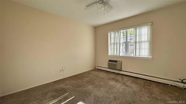 $2,400 | 3 Anchorage Lane, Unit 8B, Oyster Bay, NY 11771