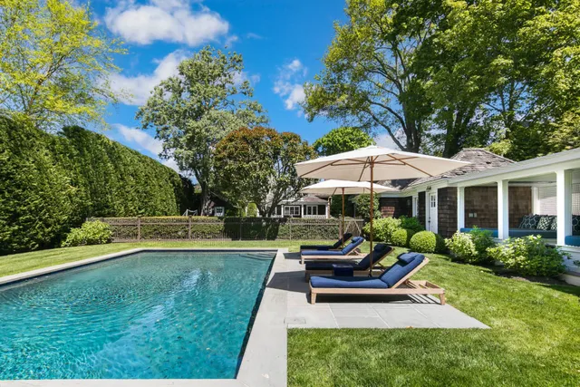 $180,000 | 124 Meeting House Lane, Southampton, NY 11968