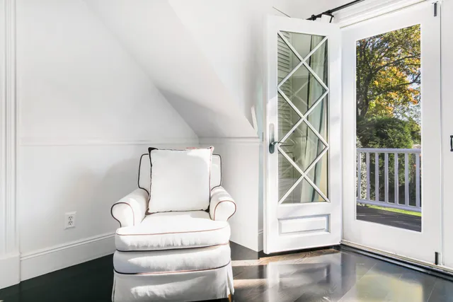 $180,000 | 124 Meeting House Lane, Southampton, NY 11968