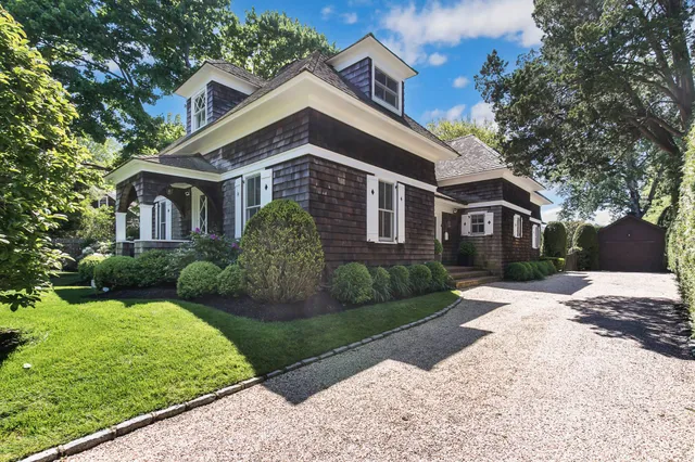 $180,000 | 124 Meeting House Lane, Southampton, NY 11968