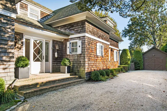 $180,000 | 124 Meeting House Lane, Southampton, NY 11968