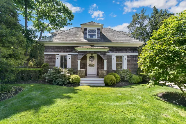 $180,000 | 124 Meeting House Lane, Southampton, NY 11968