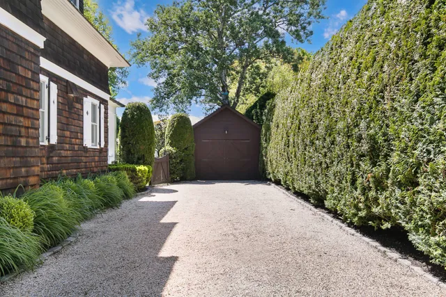 $180,000 | 124 Meeting House Lane, Southampton, NY 11968