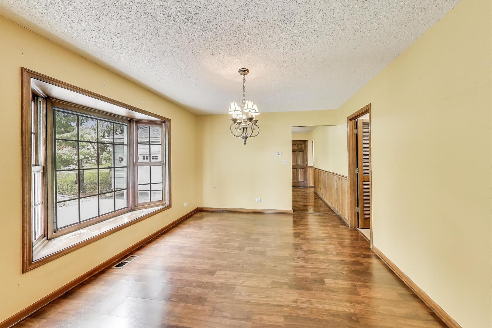 1340 Wooley Road Oswego, IL 60543 - Photo 12 of 35