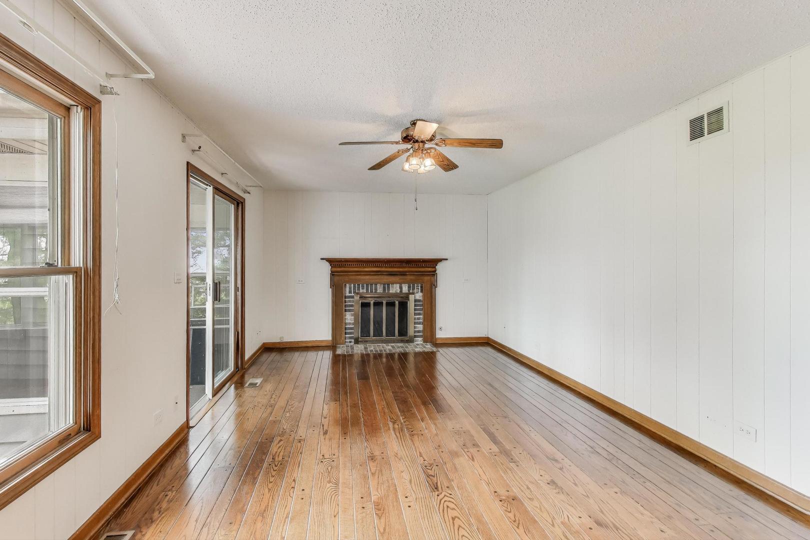 1340 Wooley Road Oswego, IL 60543 - Photo 16 of 35