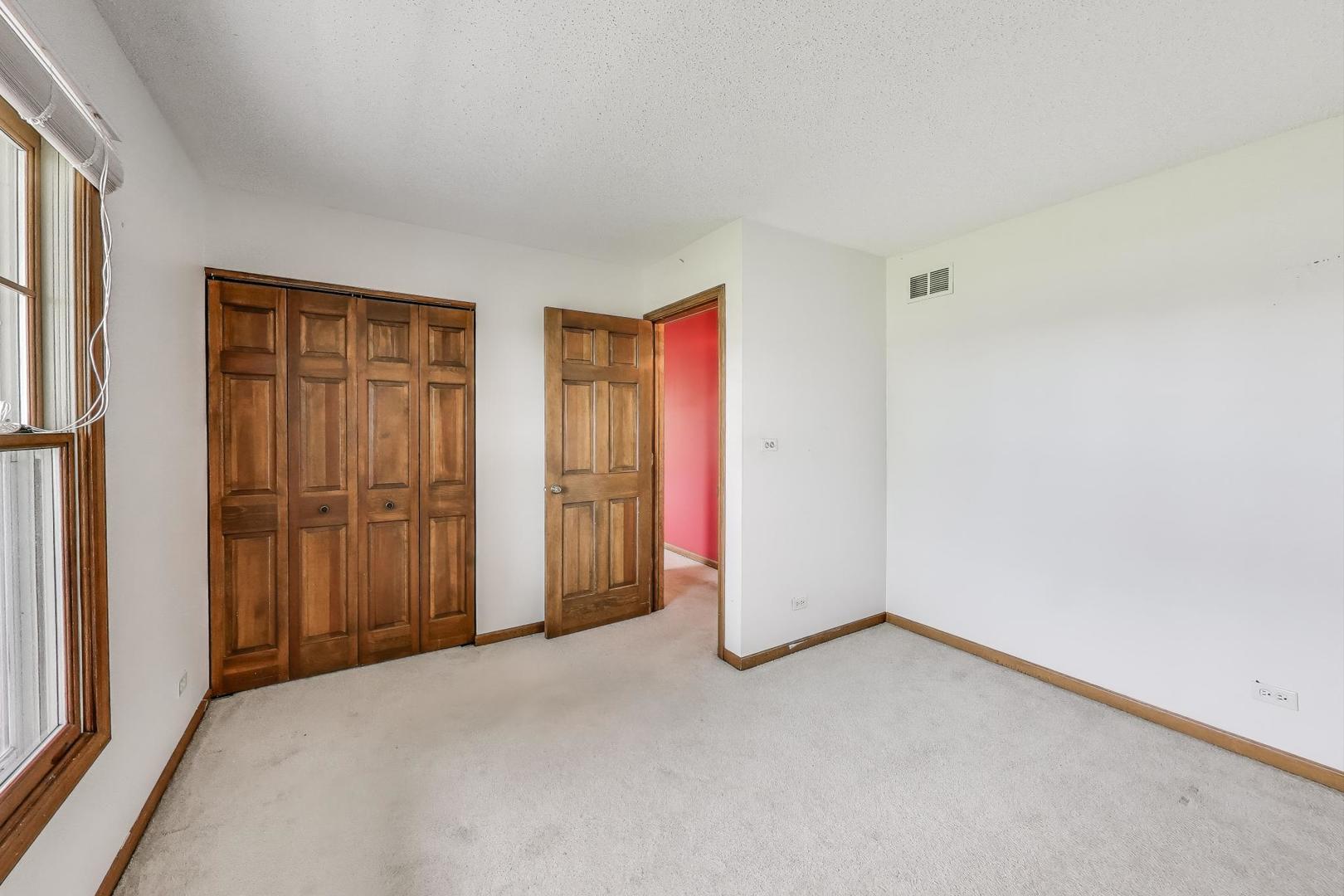 1340 Wooley Road Oswego, IL 60543 - Photo 23 of 35