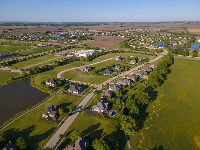 $59,900 | 218 Whittemore Drive, Sycamore, IL 60178