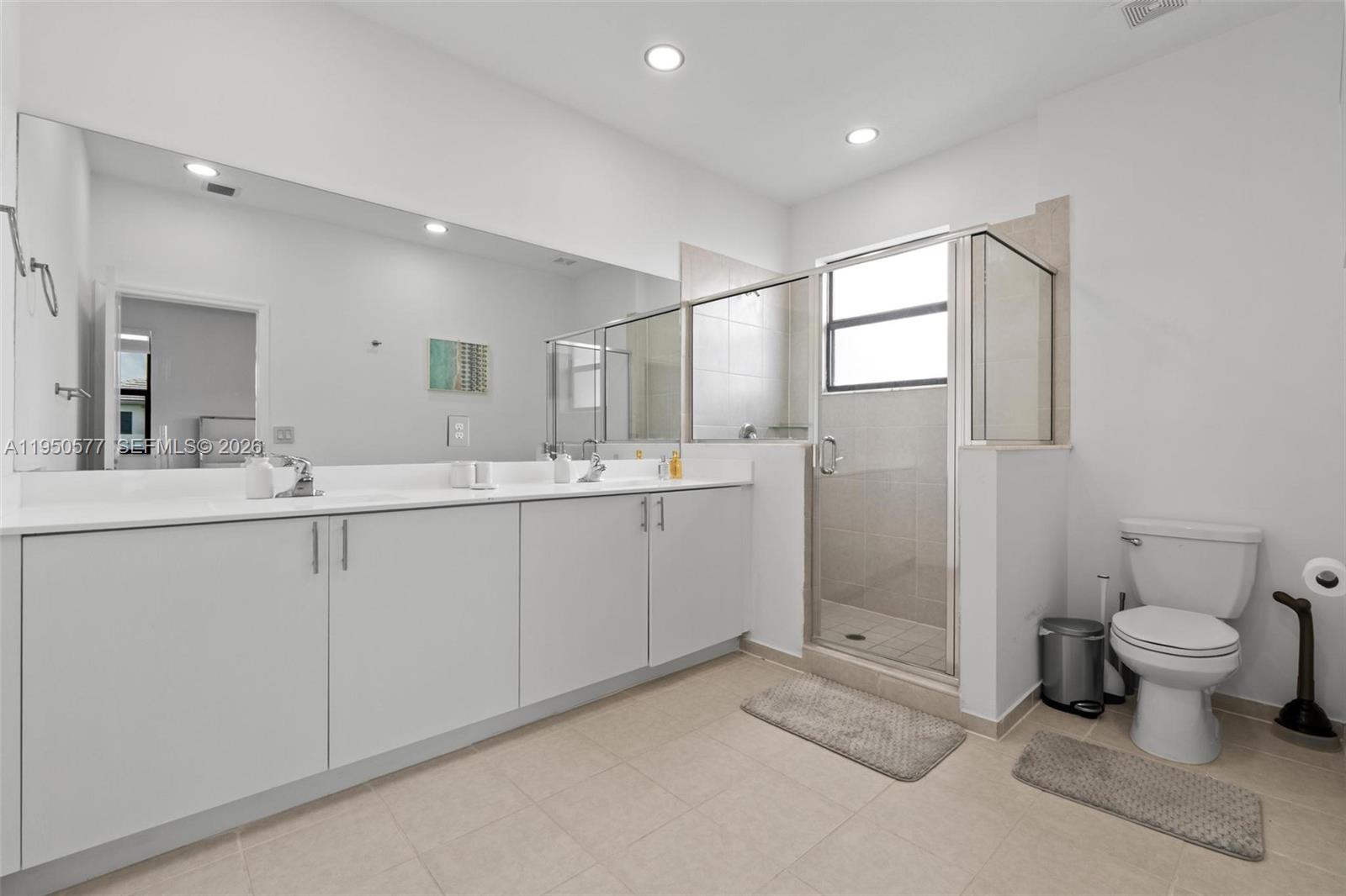 28500 Southwest 133rd Path, Unit 28500 Homestead, FL 33033 - Photo 16 of 29 Master Bathroom