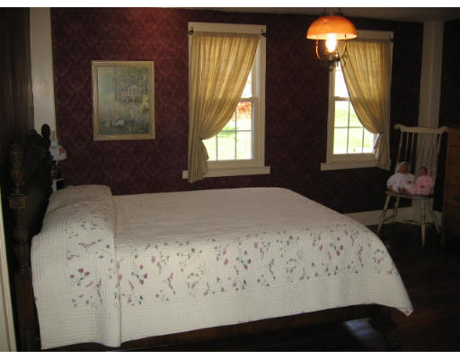 52 Albee Road Uxbridge, MA 01569 - Photo 16 of 30 Gallery Image 16