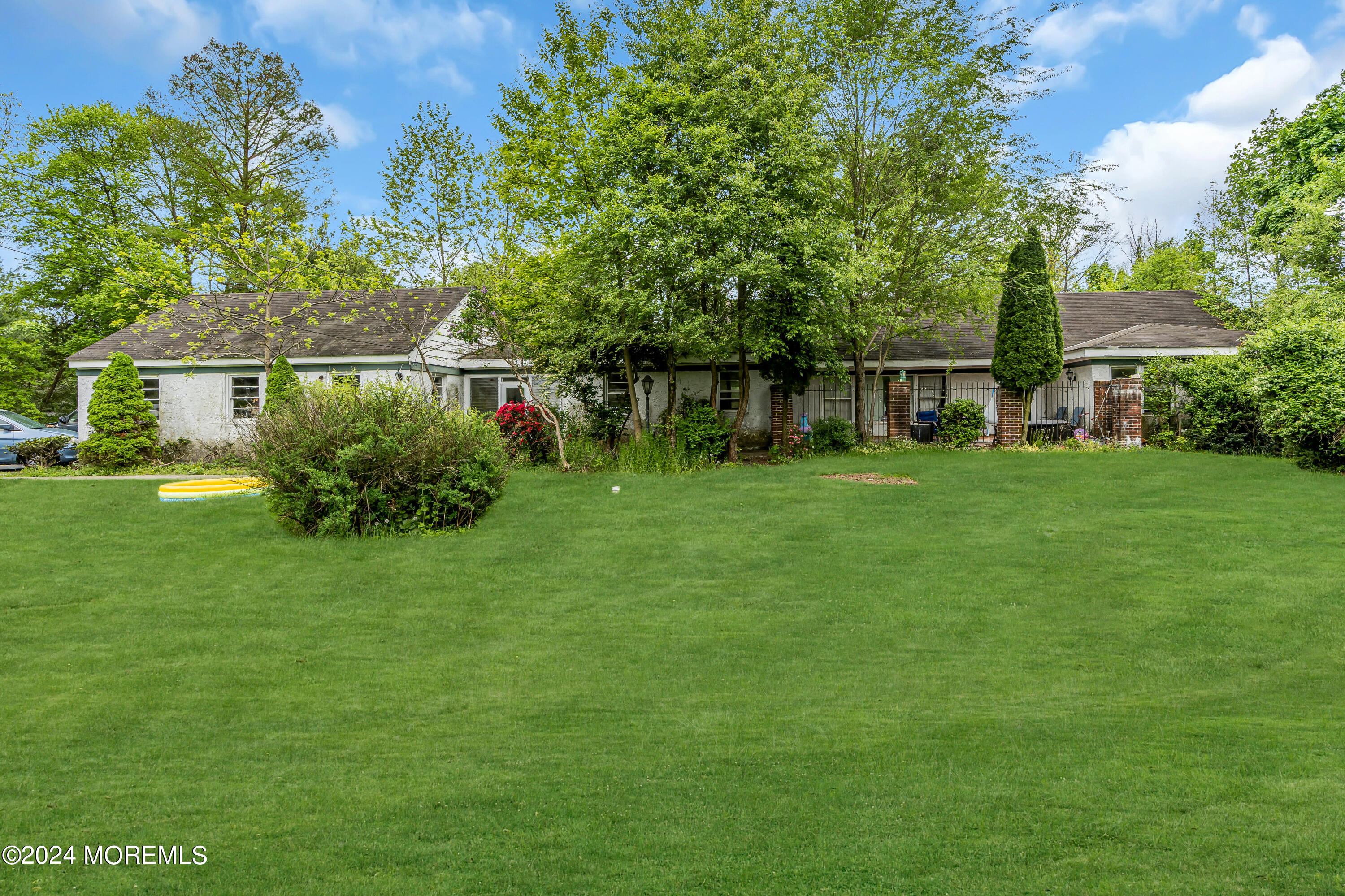 707 Rosedale Road Princeton, NJ 08540 - Photo 6 of 20 a front view of a house with garden