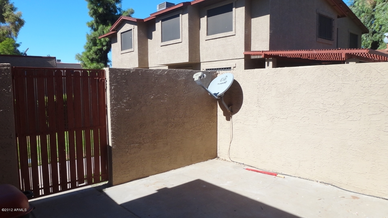3949 West Wonderview Road Phoenix, AZ 85019 - Photo 3 of 20 DSC06469