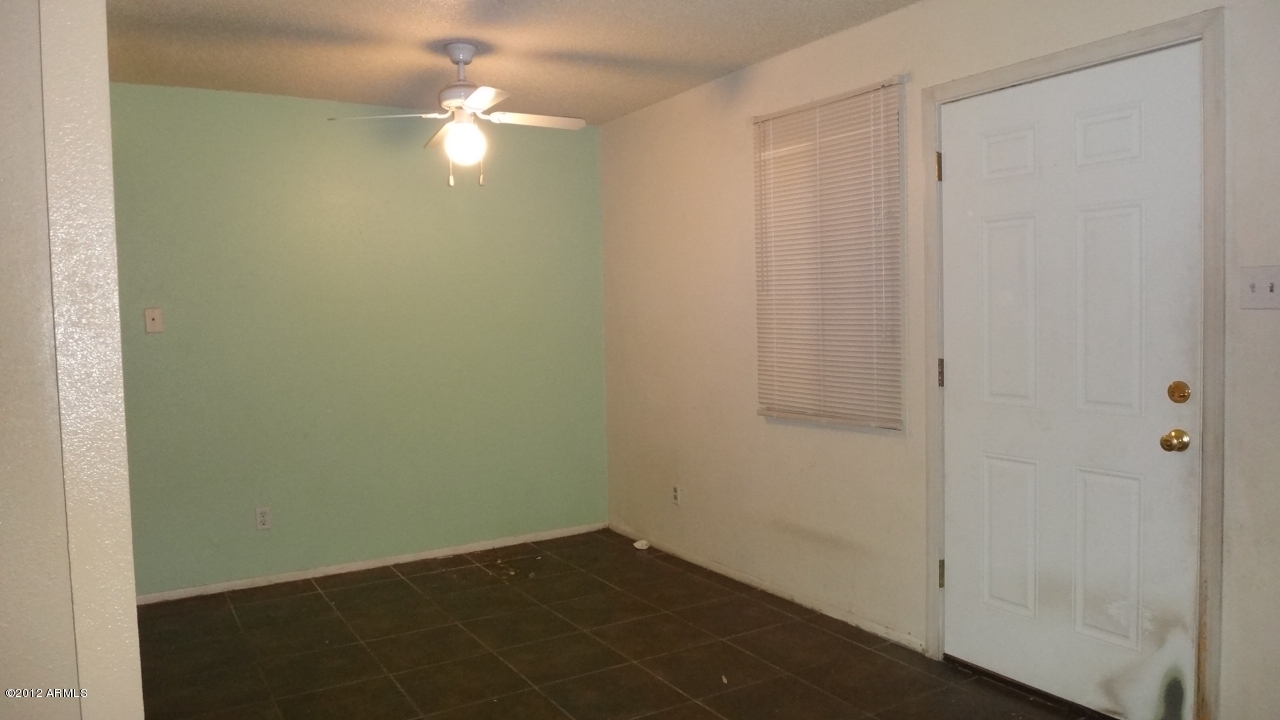 3949 West Wonderview Road Phoenix, AZ 85019 - Photo 10 of 20 DSC06457