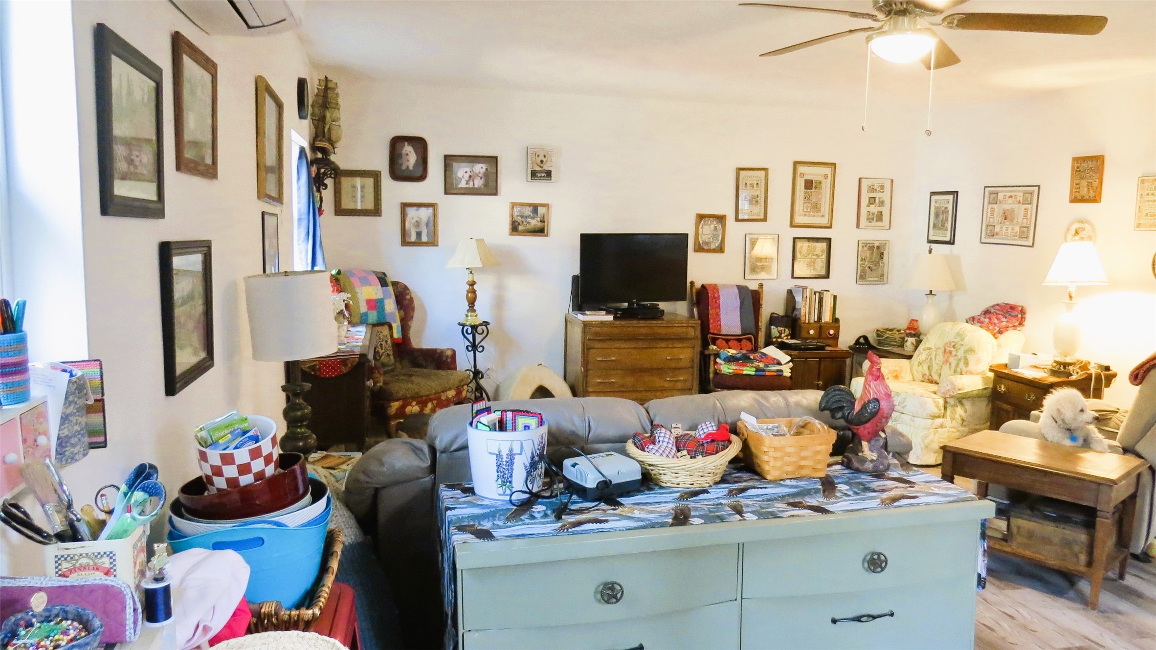 458 Rain Forest Road Onalaska, TX 77360 - Photo 11 of 35 a living room filled with furniture and a flat screen tv