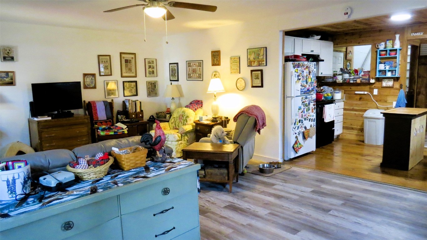 458 Rain Forest Road Onalaska, TX 77360 - Photo 8 of 35