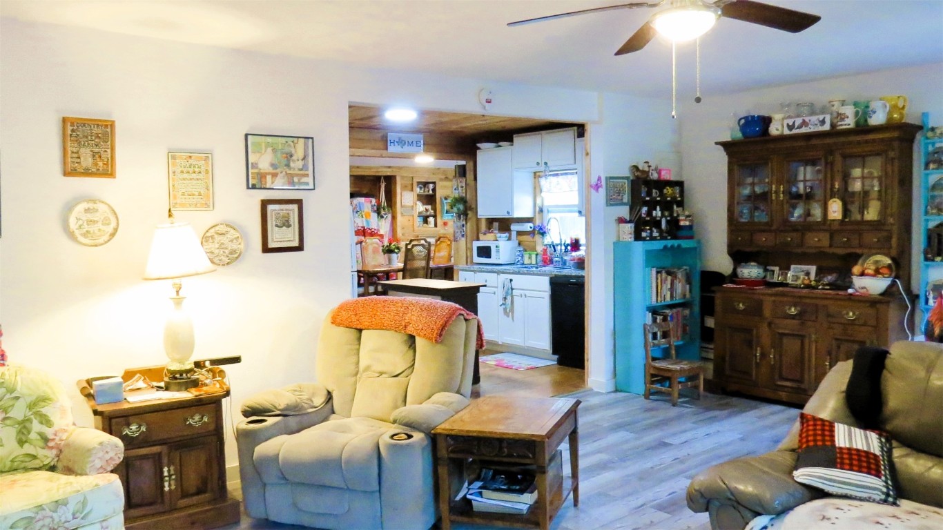 458 Rain Forest Road Onalaska, TX 77360 - Photo 10 of 35