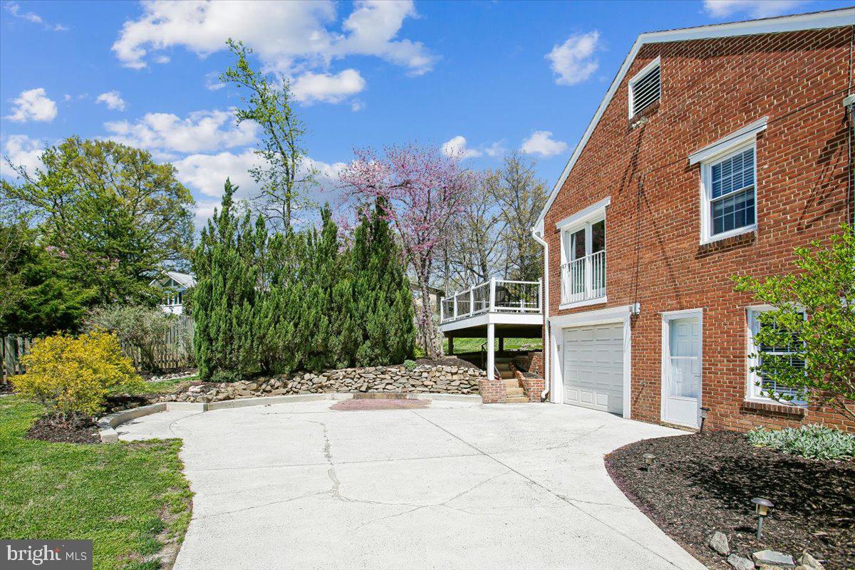 1305 Key Drive Alexandria, VA 22302 - Photo 46 of 64 a view of a house with a yard