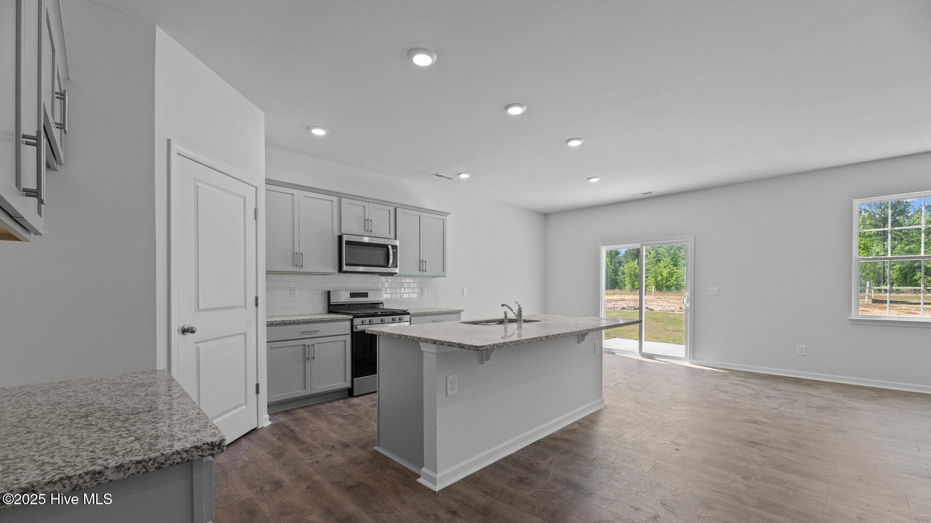 1016 Minnette Circle New Bern, NC 28562 - Photo 5 of 36 2002 Minnette Circle