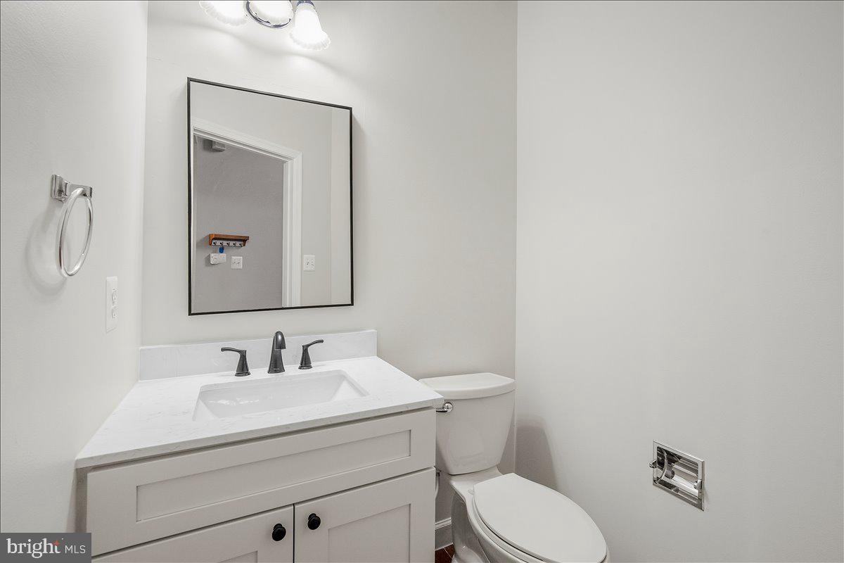 5902 Union Ridge Drive Adamstown, MD 21710 - Photo 22 of 46 Main level powder room