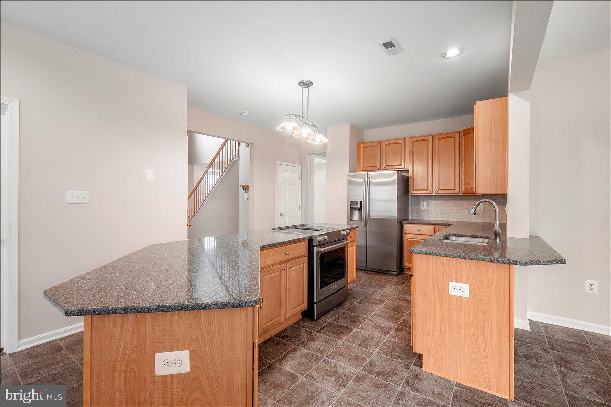 5902 Union Ridge Drive Adamstown, MD 21710 - Photo 4 of 46 Stainless steel appliances