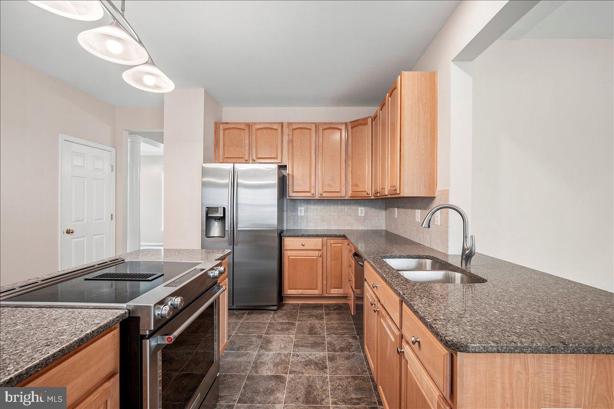 5902 Union Ridge Drive Adamstown, MD 21710 - Photo 5 of 46 Big, open kitchen