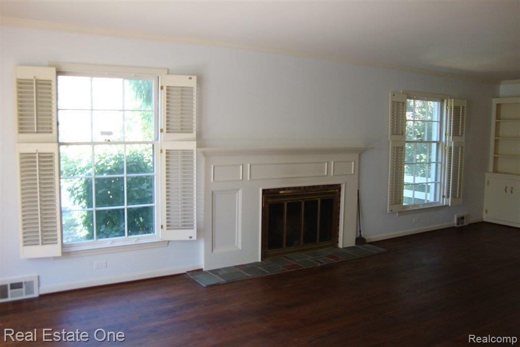4170 Valley Forge Road Bloomfield Hills, MI 48301 - Photo 7 of 25 Natural Fireplace