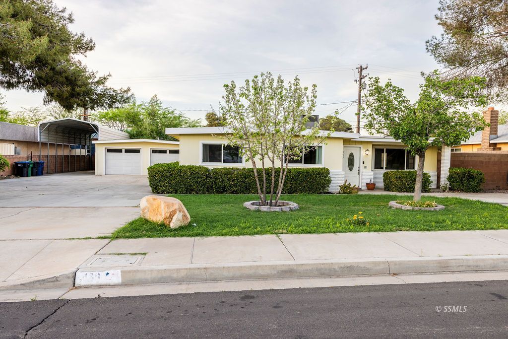 438 West Ward Avenue Ridgecrest, CA 93555 - Photo 1 of 46