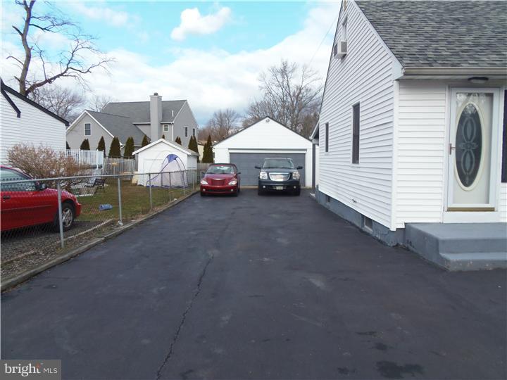 1718 Ritter Avenue Bristol, PA 19007 - Photo 3 of 21 Driveway