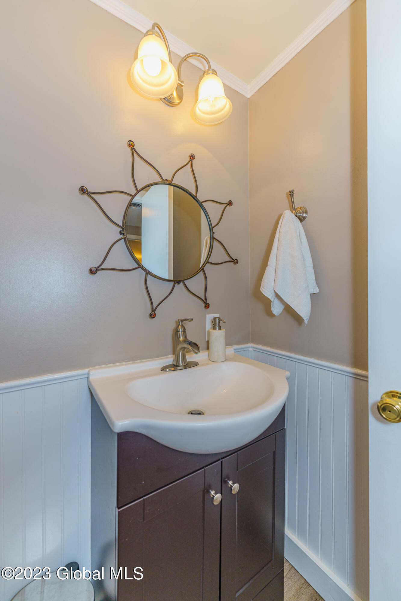 815 Warner Road Niskayuna, NY 12309 - Photo 21 of 32 029- Half Bathroom 1