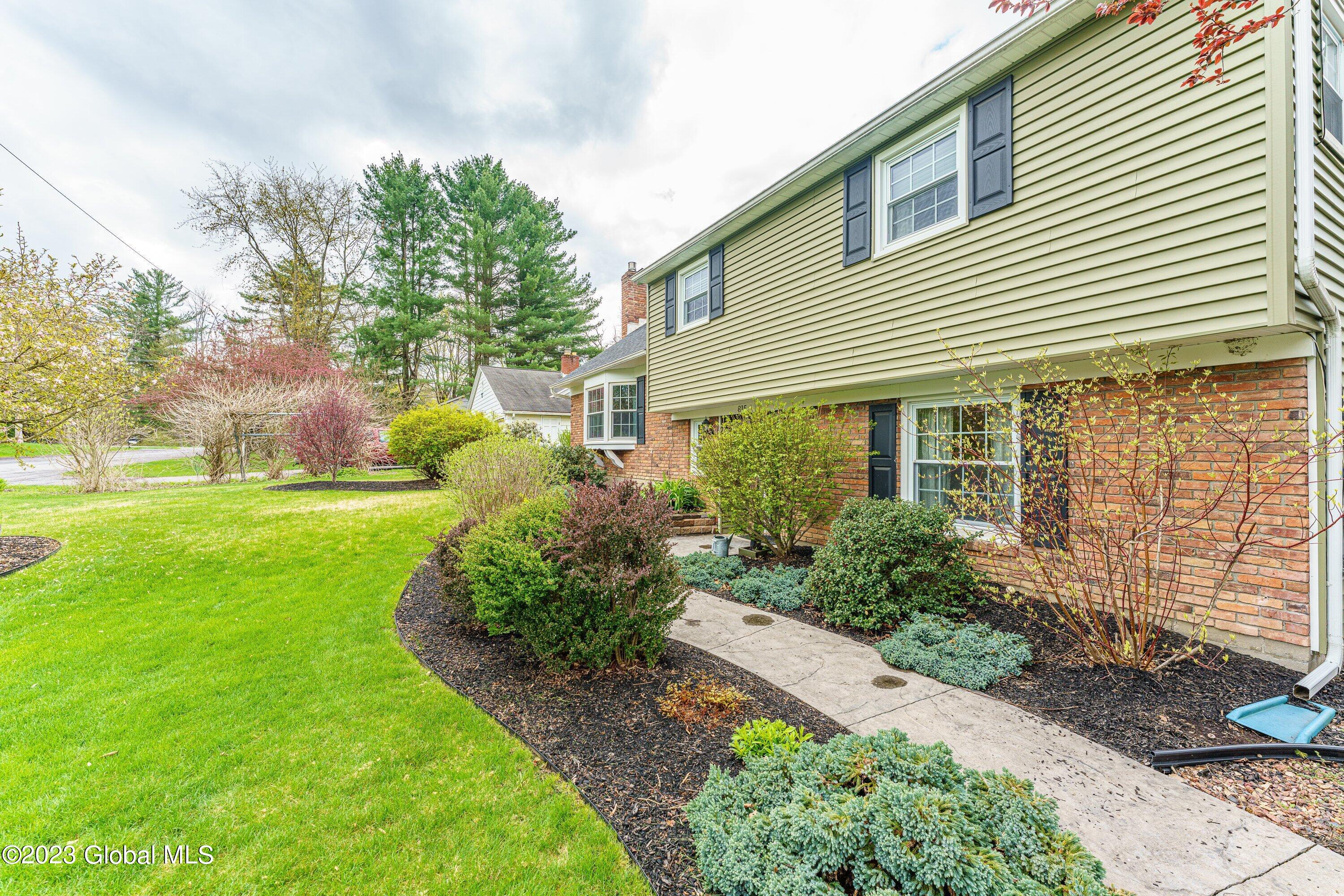 815 Warner Road Niskayuna, NY 12309 - Photo 5 of 32 004-0 Front 4