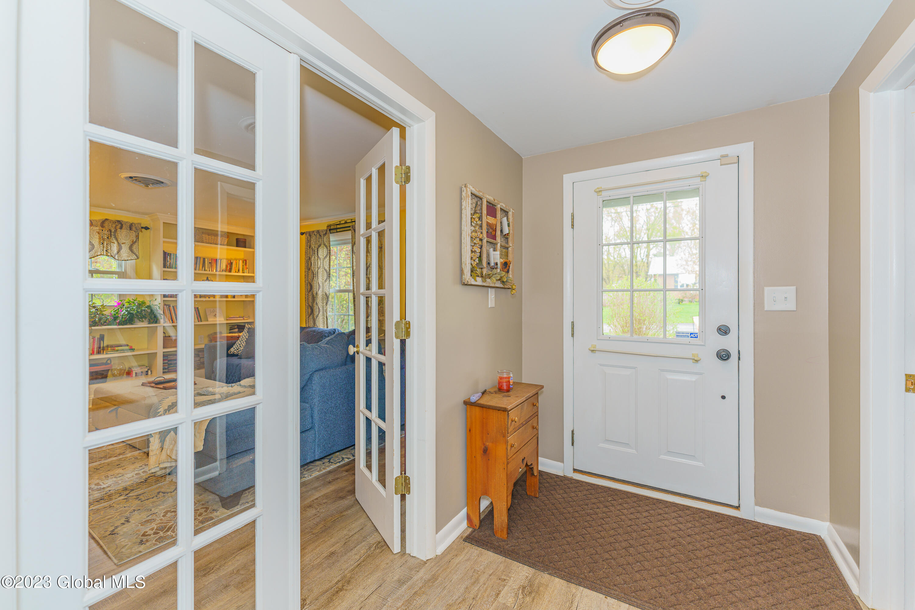 815 Warner Road Niskayuna, NY 12309 - Photo 6 of 32 006-1 Entryway