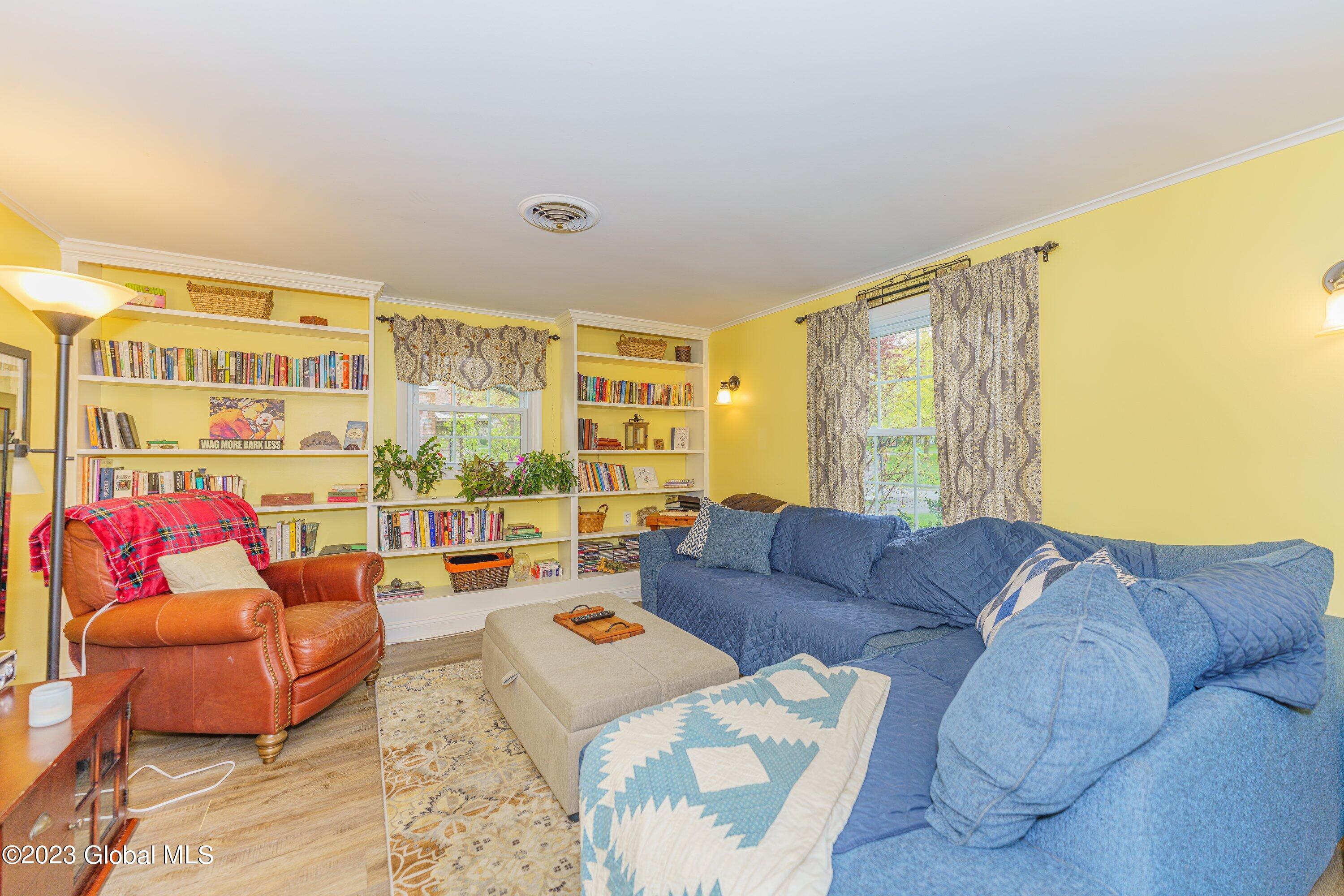 815 Warner Road Niskayuna, NY 12309 - Photo 7 of 32 008-2 Family room