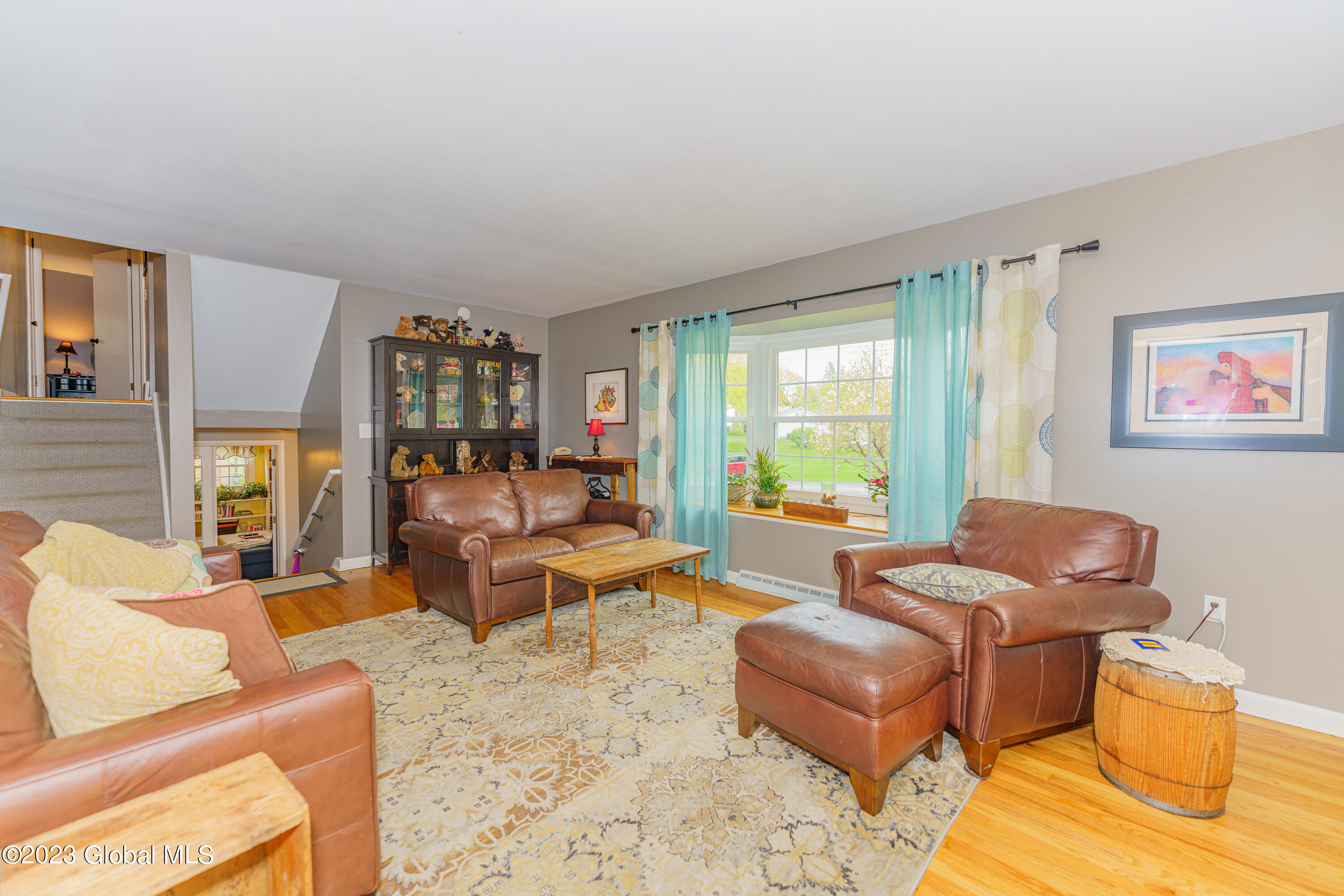 815 Warner Road Niskayuna, NY 12309 - Photo 8 of 32 009-3 Living room