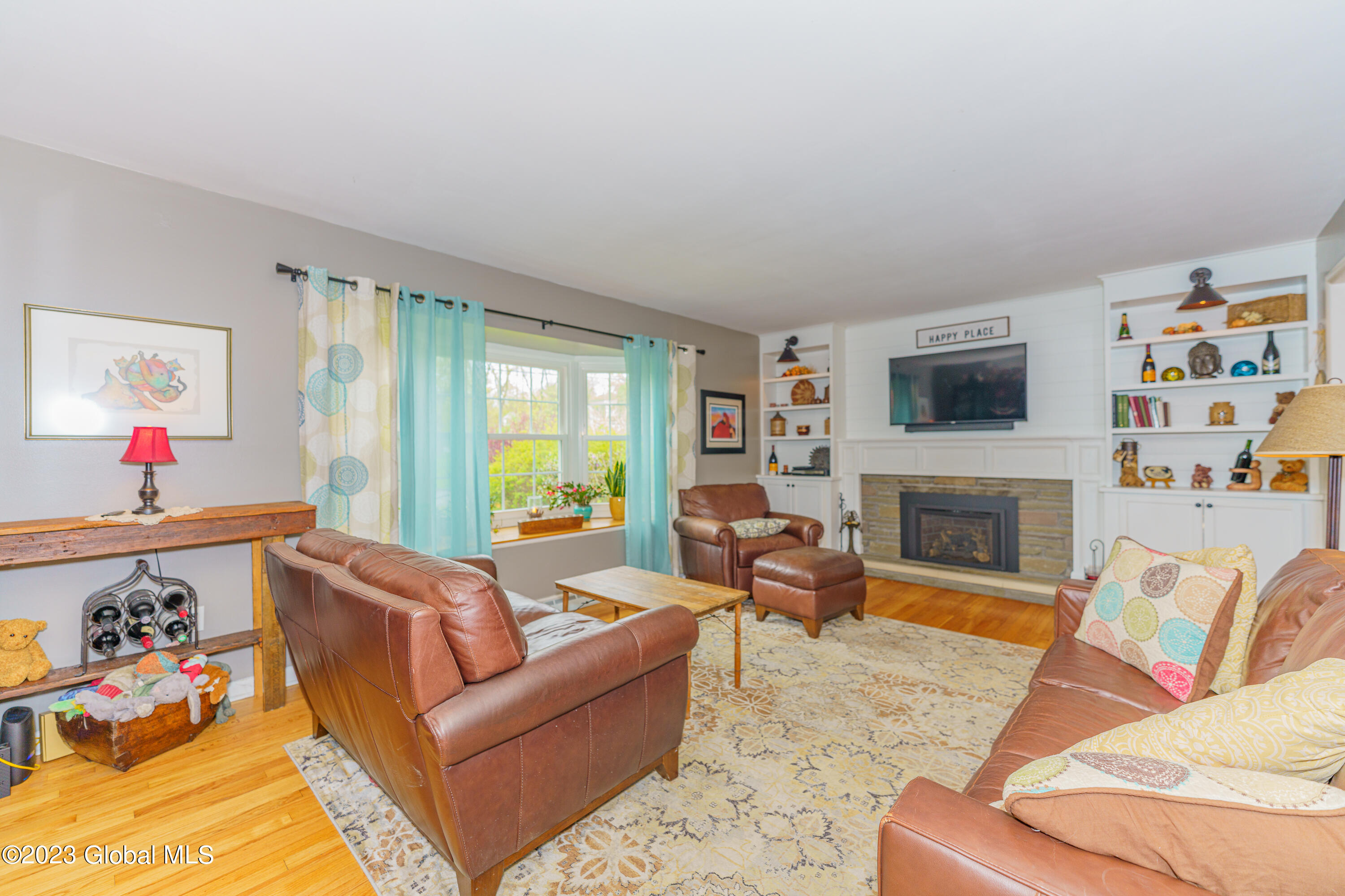 815 Warner Road Niskayuna, NY 12309 - Photo 9 of 32 010-3 Living room 2