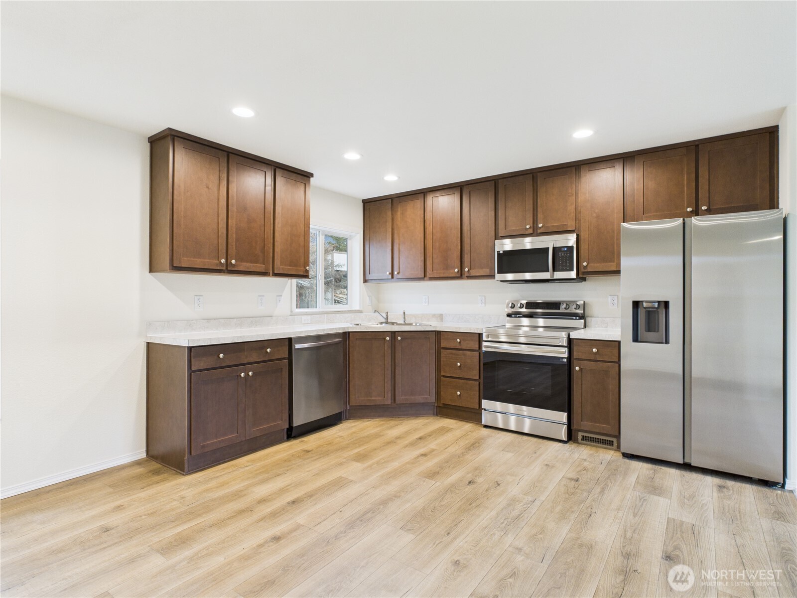 403 2nd Street Southwest Rock Island, WA 98850 - Photo 3 of 11